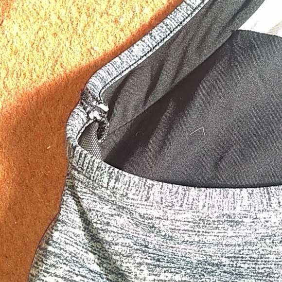 Nwot! Victoria Secret Sports bra - Picture 5 of 8